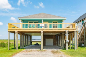 Get Your Beach Retreat On at The Blue Crab